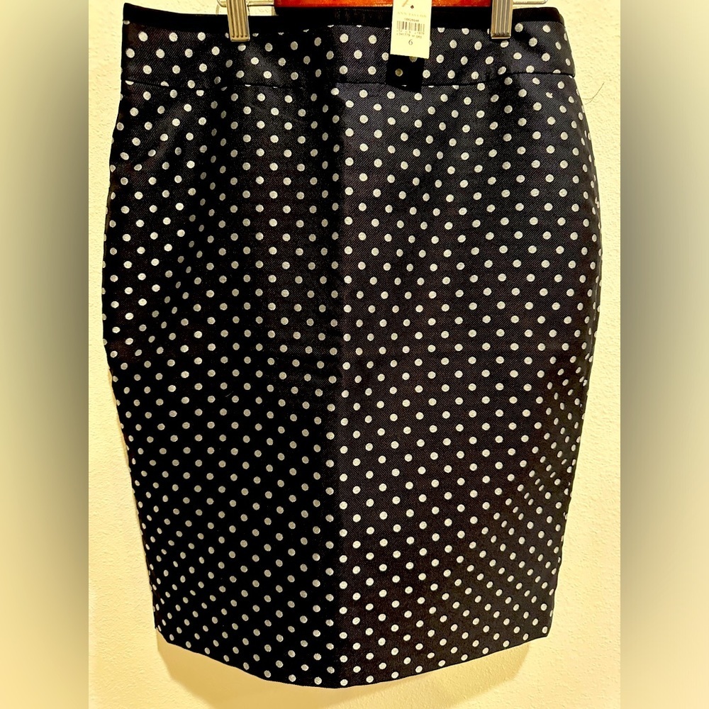 NWT Ann Taylor navy blue pencil skirt w silver dot size 6